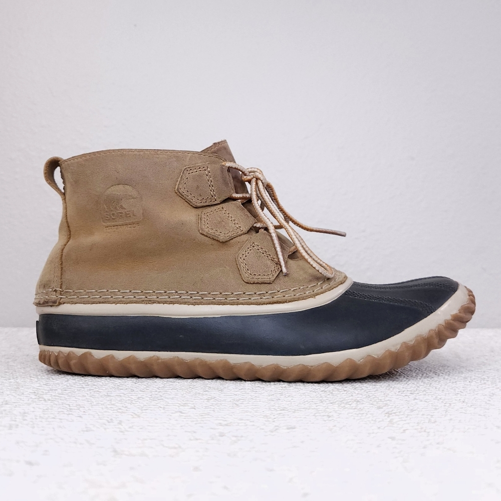 Sorel Two-Tone Tan and Black Duck Bootie Ankle Boots